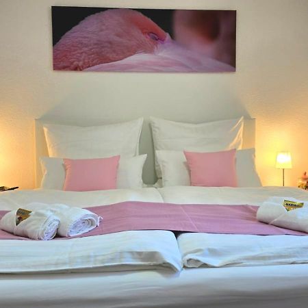 Happy Homes Pink - Up To 5 - Kueche - W-Lan - Netflix - Honig - Badewanne Nidda Kültér fotó