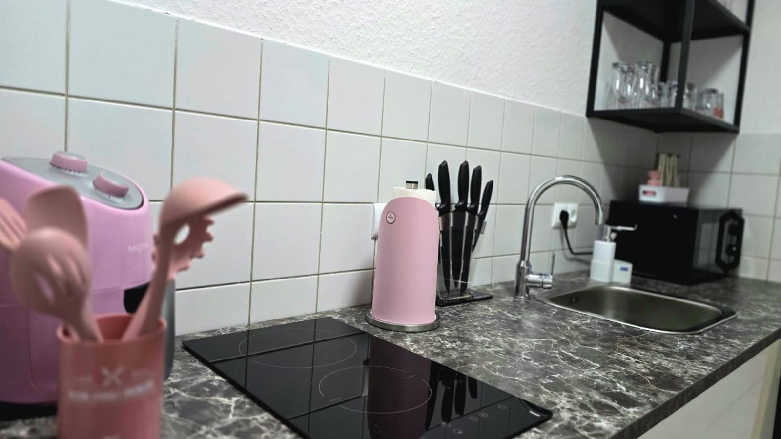 Happy Homes Pink - Up To 5 - Kueche - W-Lan - Netflix - Honig - Badewanne Nidda Kültér fotó