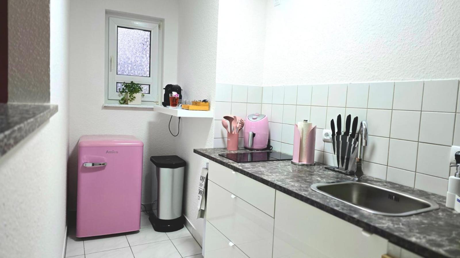 Happy Homes Pink - Up To 5 - Kueche - W-Lan - Netflix - Honig - Badewanne Nidda Kültér fotó