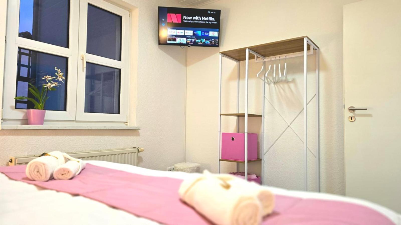Happy Homes Pink - Up To 5 - Kueche - W-Lan - Netflix - Honig - Badewanne Nidda Kültér fotó