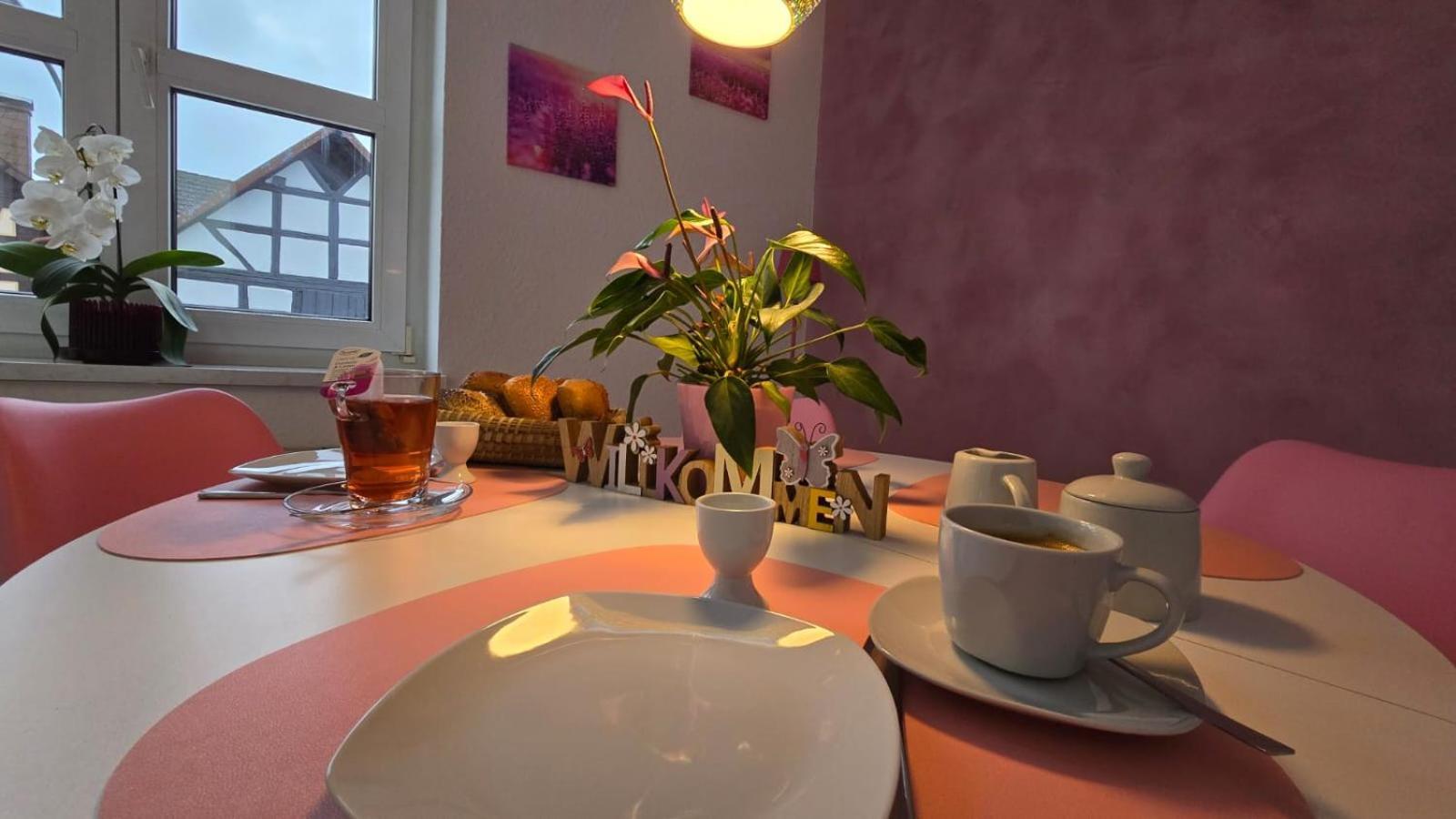 Happy Homes Pink - Up To 5 - Kueche - W-Lan - Netflix - Honig - Badewanne Nidda Kültér fotó