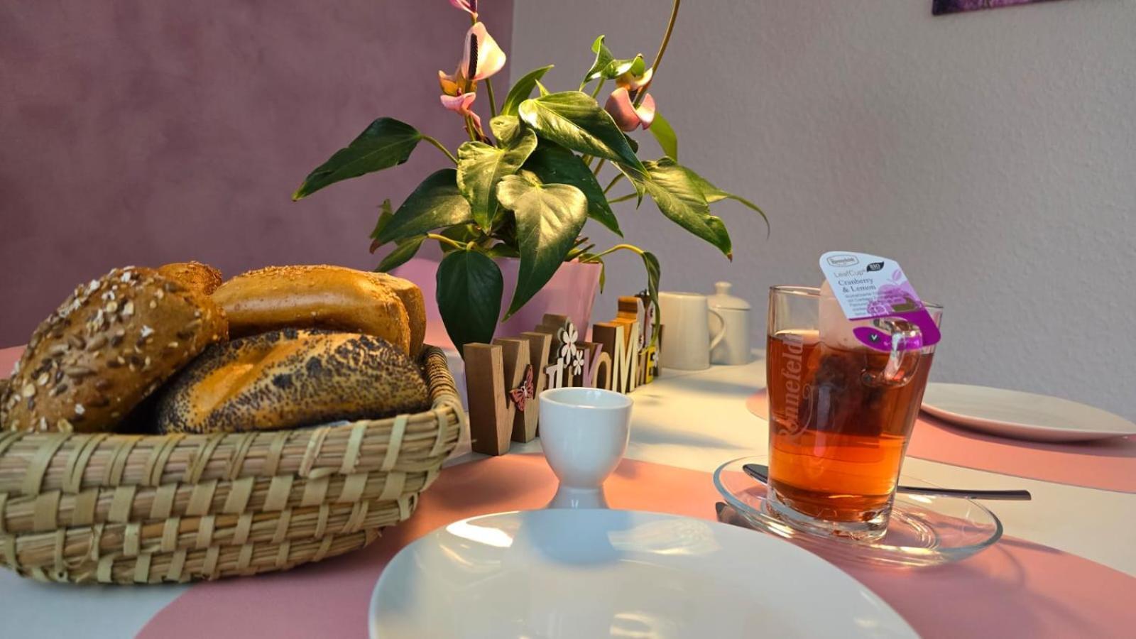 Happy Homes Pink - Up To 5 - Kueche - W-Lan - Netflix - Honig - Badewanne Nidda Kültér fotó