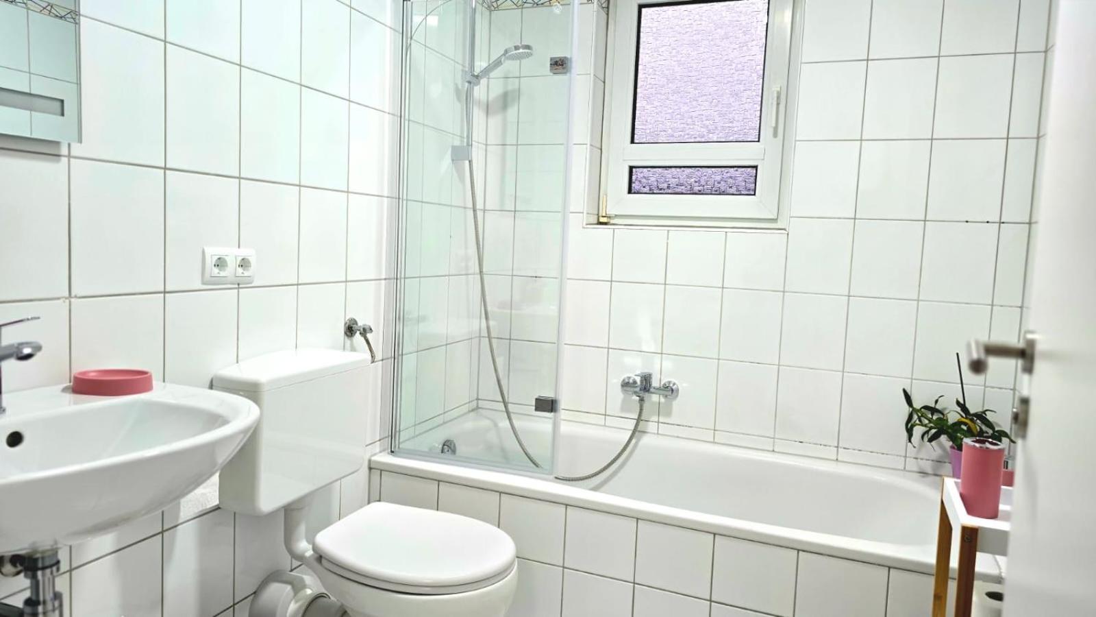 Happy Homes Pink - Up To 5 - Kueche - W-Lan - Netflix - Honig - Badewanne Nidda Kültér fotó